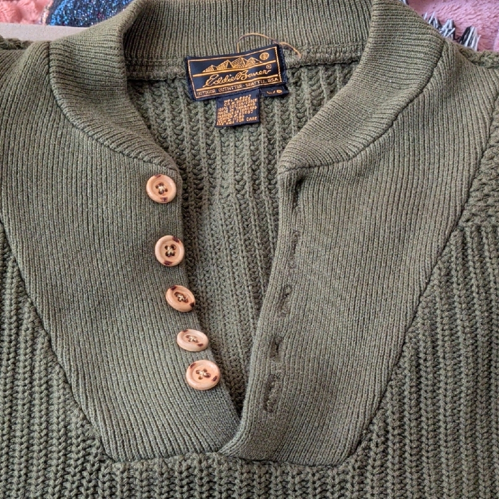 Eddie Bauer Women's Green V-Neck Sweater